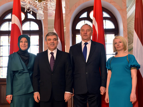 Cumhurbaşkanı Gül, Riga’da Resmî Törenle Karşılandı